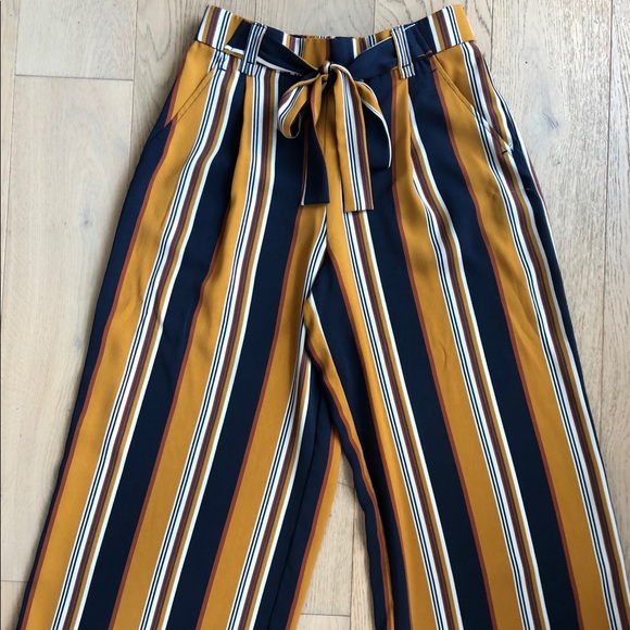 Striped Cropped Pants - Picture 1 of 6